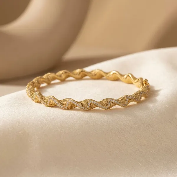 Gold_Alloy_Jewelry_Set_For_Women