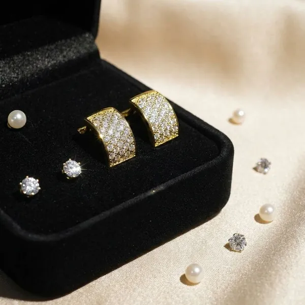 Gold_Pearl_And_Diamond_And_Crystals_Weddings_And_Parties_And_Festive_Events_And_Everyday_Wear_Earrings_Set_For_Women
