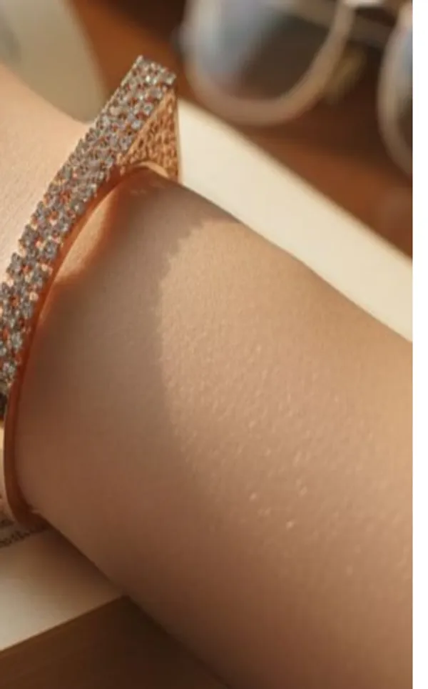 Gold_Crystal_Tone_Metal_Wedding_And_Party_And_Festive_And_Special_Occasions_Bangles_For_Women