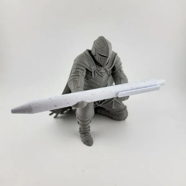 Knight_Pen_Holder