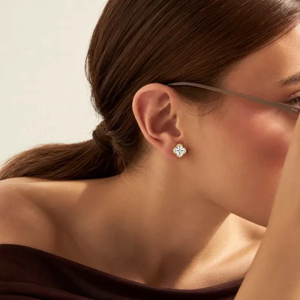 Clover_Moissanite_Stud_Earrings_|_Demi-fine_Jewelry_by_Jauhré
