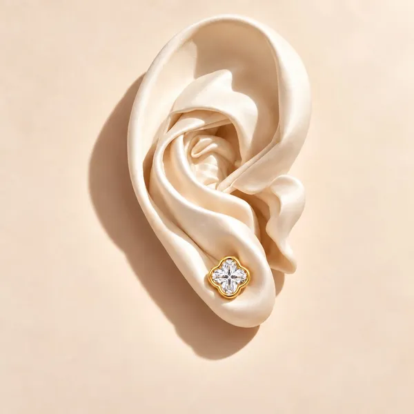 Clover_Moissanite_Stud_Earrings_|_Demi-fine_Jewelry_by_Jauhré