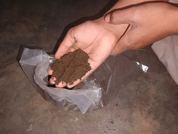 Brown_Vermicompost_Fertilizer_(1_Kg_Powder)