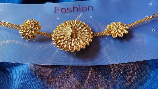 Elegant_Golden_Bronze_Choker_For_Women