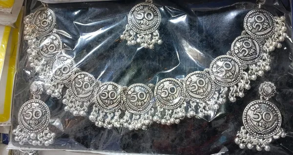 Elegant_Silver_Bronze_Choker_For_Women