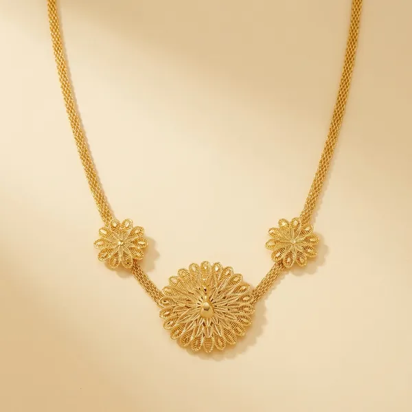 Elegant_Golden_Bronze_Choker_For_Women