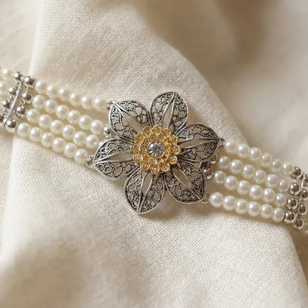 Elegant_Golden_Bronze_Choker_For_Women