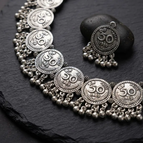 Elegant_Silver_Bronze_Choker_For_Women