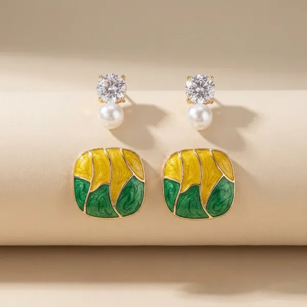 Elegant_Golden_Bronze_Earrings_For_Women