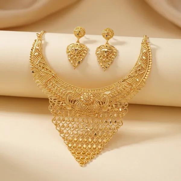 Elegant_Golden_Bronze_Necklace_For_Women