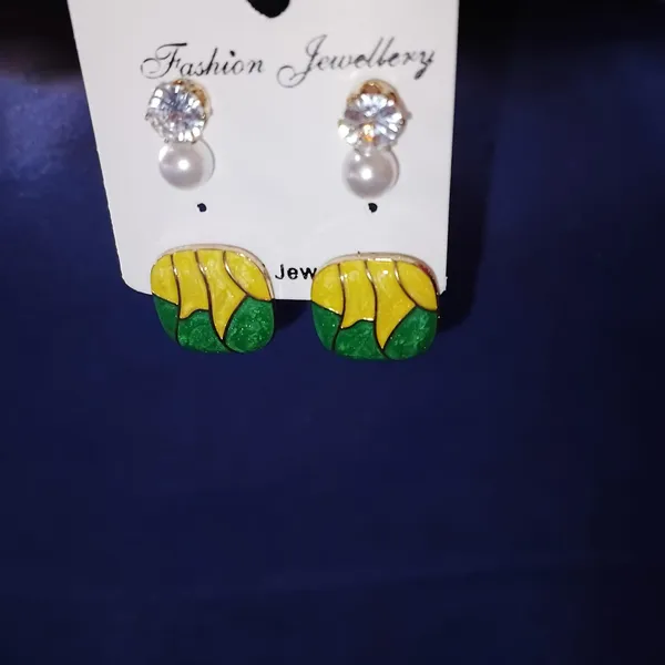 Elegant_Golden_Bronze_Earrings_For_Women