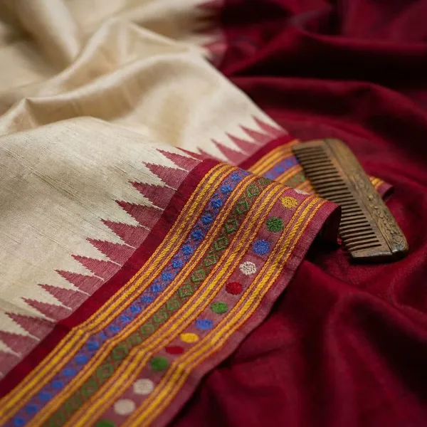 Cream_And_Maroon_Kanchipuram_Silk_Sarees_Designed_Beautiful_Soft_Thread_Flower_Meena_Butta