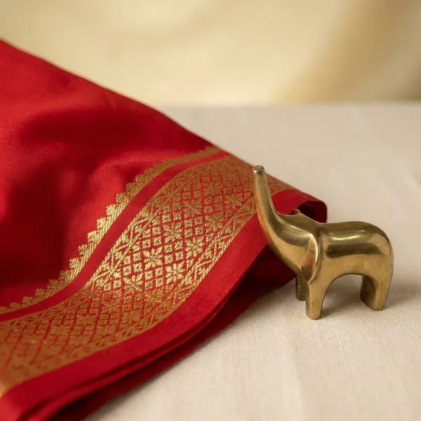 Red_Pure_Viscose_Silk,_It_Is_Very_Soft_And_Comfortable_To_Wear_Any_Weather