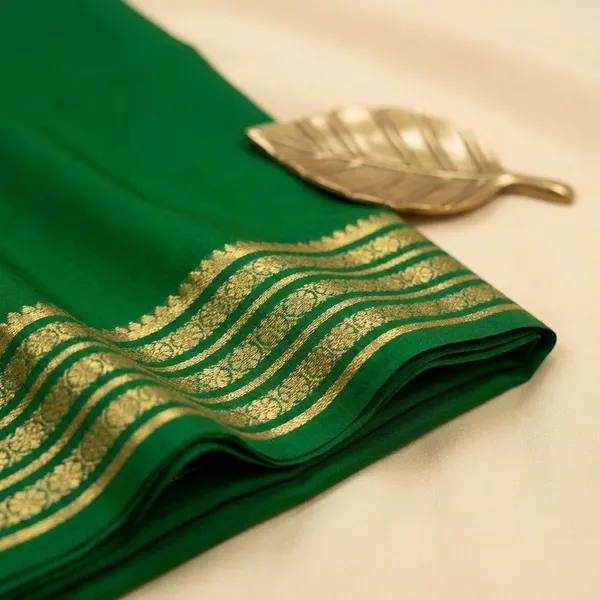 Green_Pure_Viscose_Silk,_It_Is_Very_Soft_And_Comfortable_To_Wear_Any_Weather