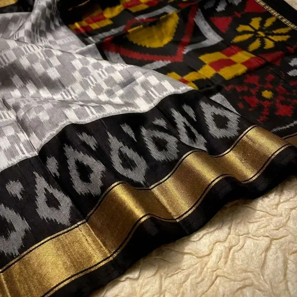 Grey_Pink_Designer_Printed_And_Dolla_Silk_Fabric_Sarees