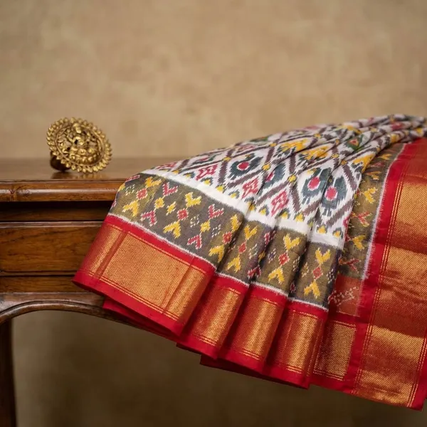 Grey_And_Red_Designer_Printed_And_Dolla_Silk_Fabric_Sarees