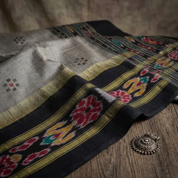 Multicolor_Grey_Super_Cotton_Silk_Fabric_Sarees