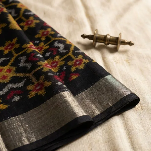 Multicolor_Twill_Ikkat_Designer_And_Dolla_Silk_Sarees