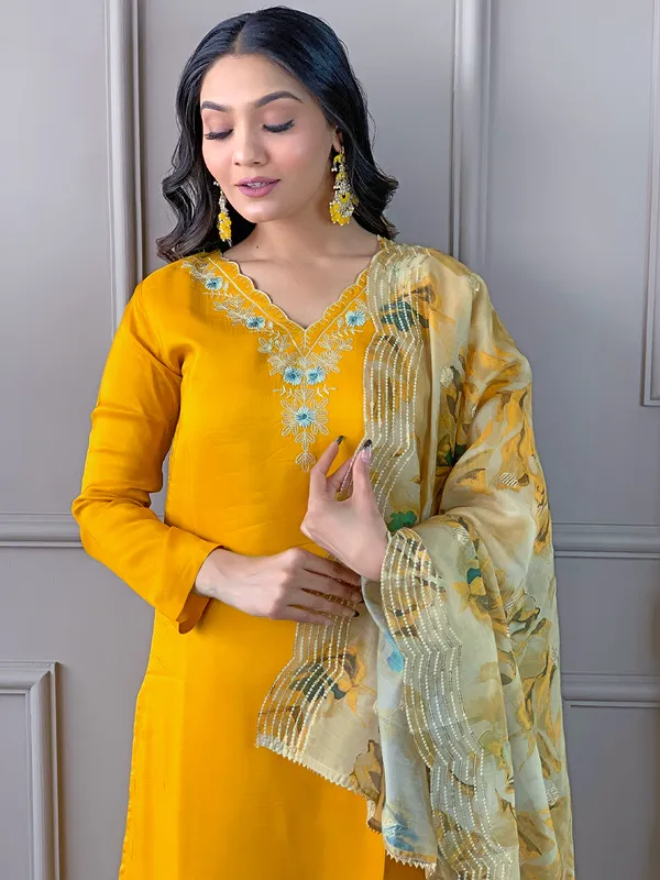 Yellow_Viscose_Chanderi_Embroidery_Kurti_With_Pant_&_Dupatta_For_Women