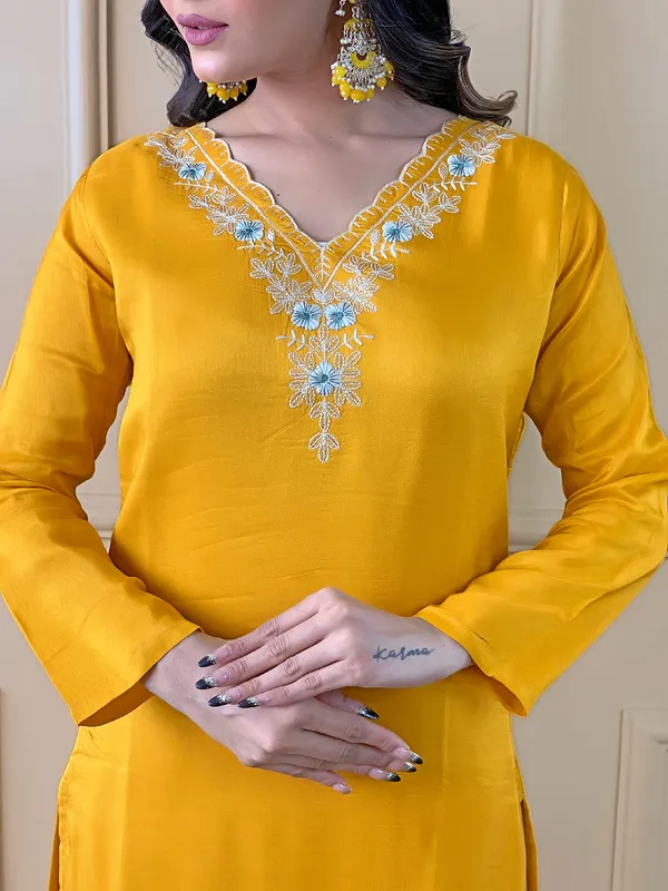 Yellow_Viscose_Chanderi_Embroidery_Kurti_With_Pant_&_Dupatta_For_Women