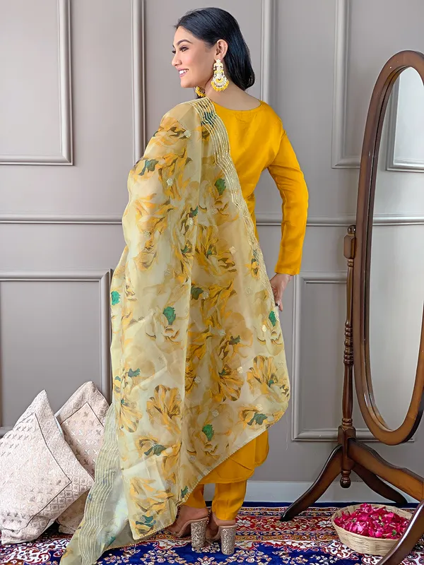 Yellow_Viscose_Chanderi_Embroidery_Kurti_With_Pant_&_Dupatta_For_Women