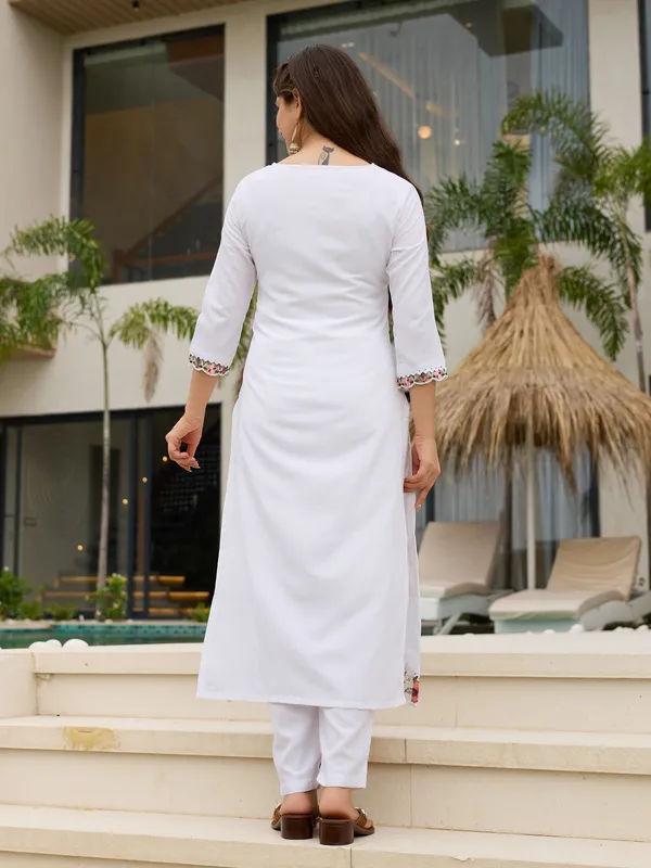 White_Viscose_With_Cotton_Lining_Embroidery_Kurti_With_Pant_&_Dupatta_For_Women