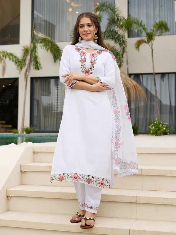 White_Viscose_With_Cotton_Lining_Embroidery_Kurti_With_Pant_&_Dupatta_For_Women