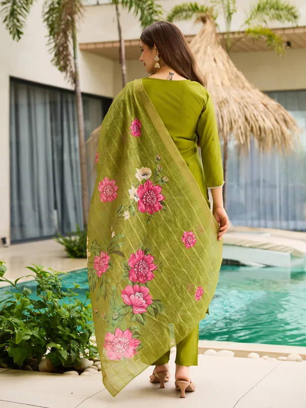 Green_Viscose_Embroidered_Kurti_With_Pant_&_Dupatta_For_Women