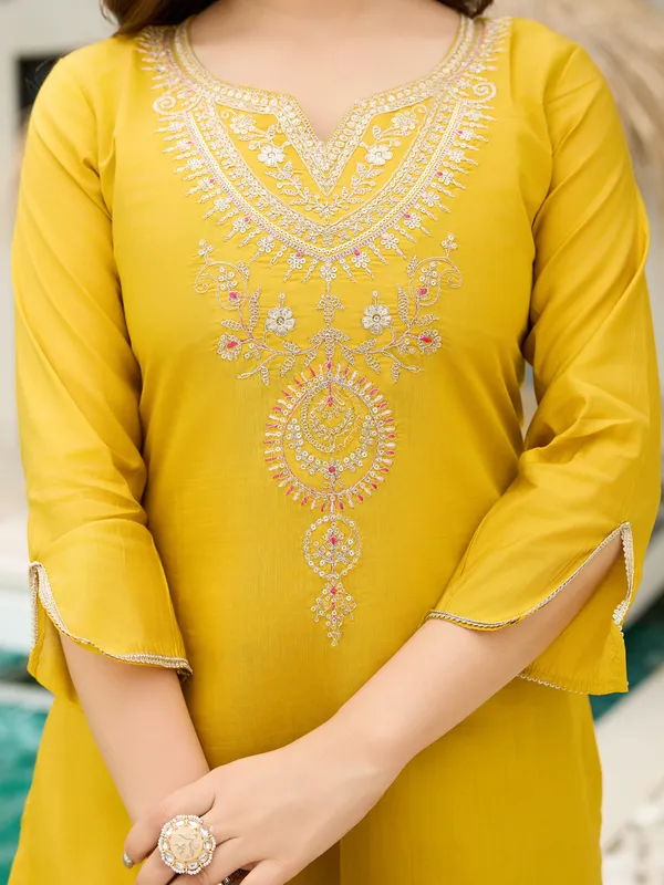 Yellow_Viscose_Embroidered_Kurti_With_Pant_&_Dupatta_For_Women