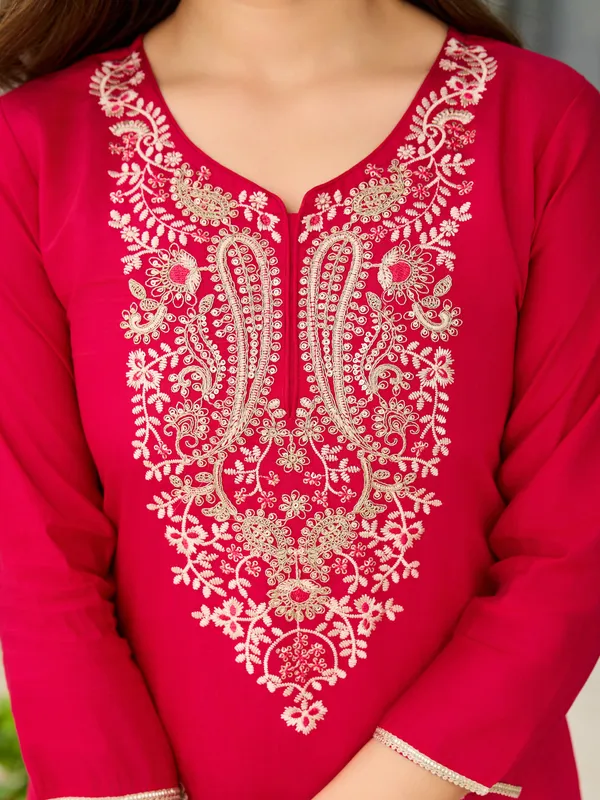 Pink_Viscose_Embroidered_Kurti_With_Pant_&_Dupatta_For_Women