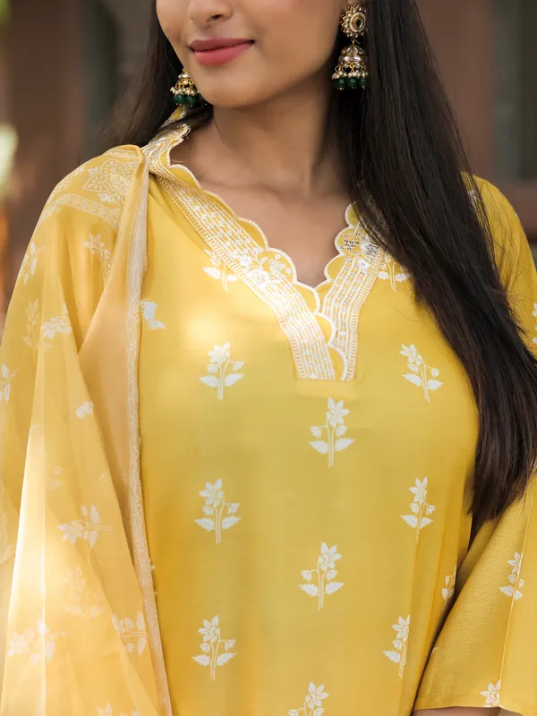 Yellow_Rayon_Embroidered_Kurti_With_Pant_&_Dupatta_For_Women