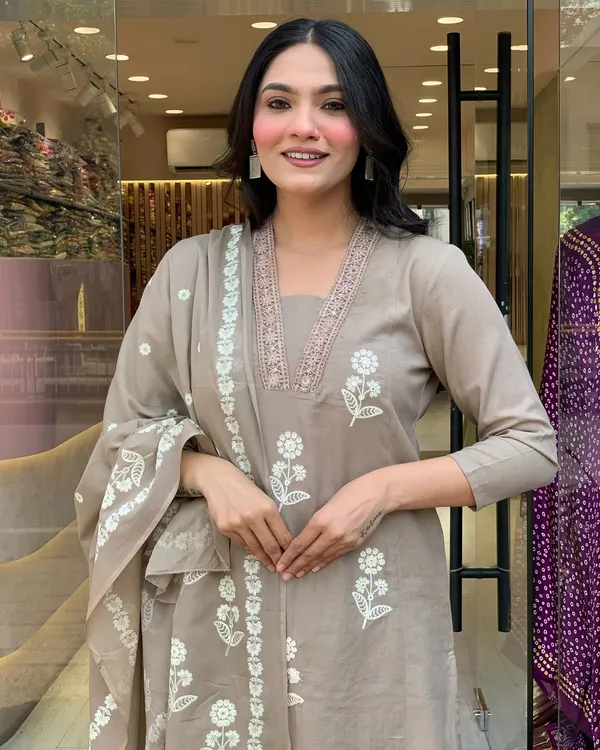Cream_Cotton_Embroidered_Kurti_With_Pant_&_Dupatta_For_Women