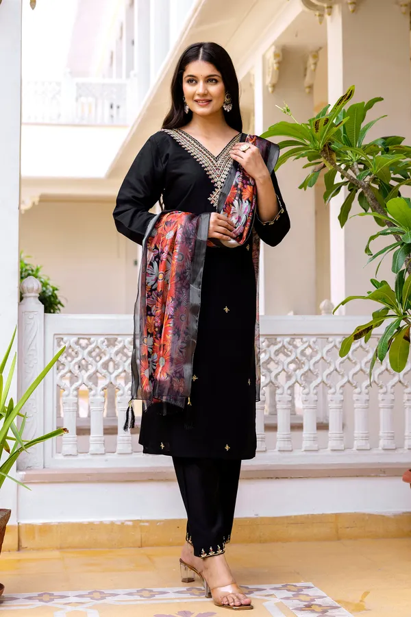 Black_Viscose_Chanderi_Embroidered_Beads_Kurti_With_Pant_&_Dupatta_For_Women