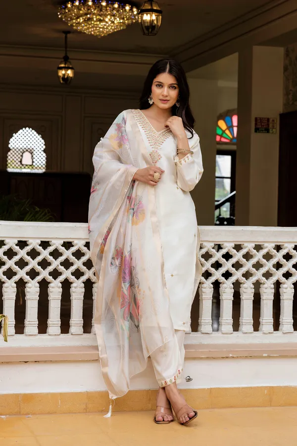 White_Viscose_Chanderi_Embroidered_Beads_Kurti_With_Pant_&_Dupatta_For_Women