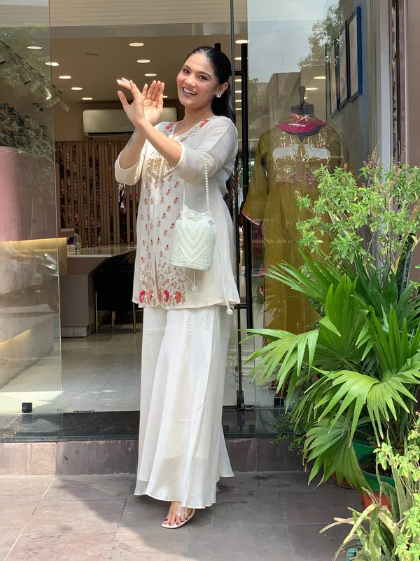 White_Silk_Embroidered_Kurti_With_Pant_For_Women