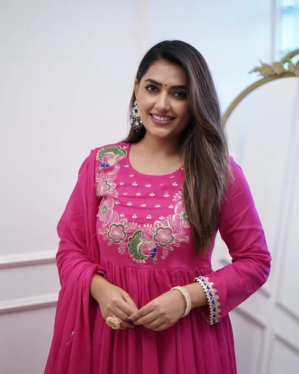 Pink_Bsy_Chinon_Embroidery_Kurti_With_Pant_&_Dupatta_For_Women