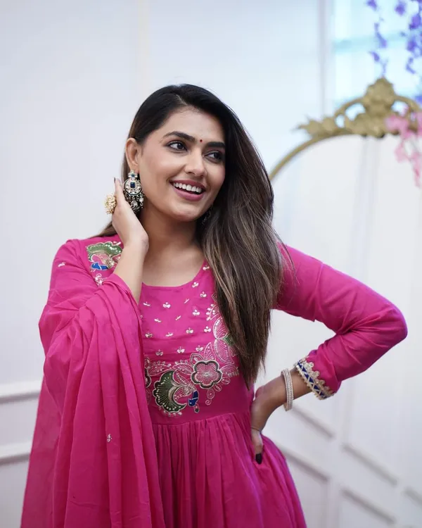 Pink_Bsy_Chinon_Embroidery_Kurti_With_Pant_&_Dupatta_For_Women