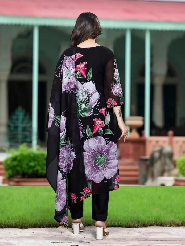 Black_Georgette_Embroidery_Kurti_With_Pant_&_Dupatta_For_Women