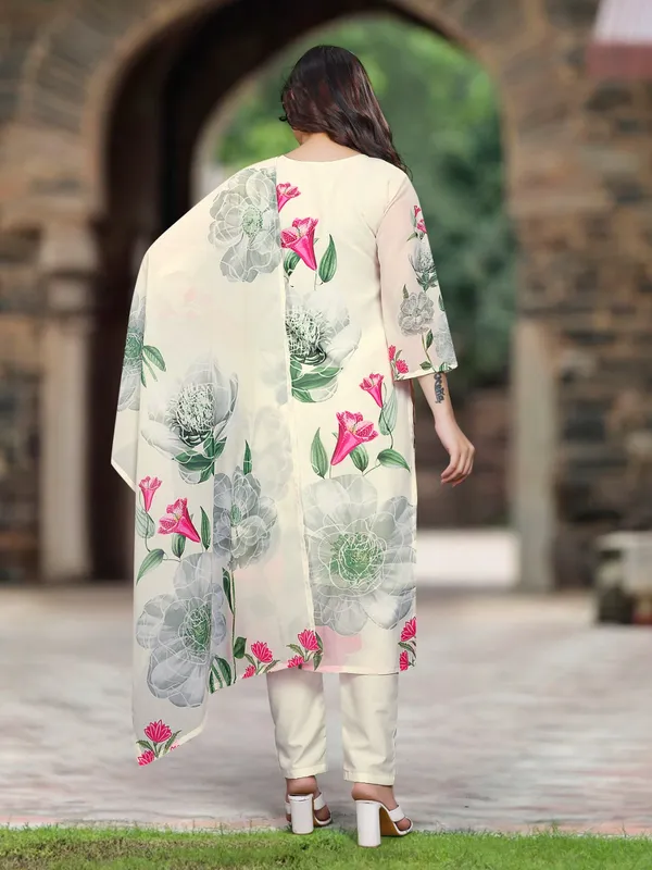 White_Georgette_Embroidery_Kurti_With_Pant_&_Dupatta_For_Women
