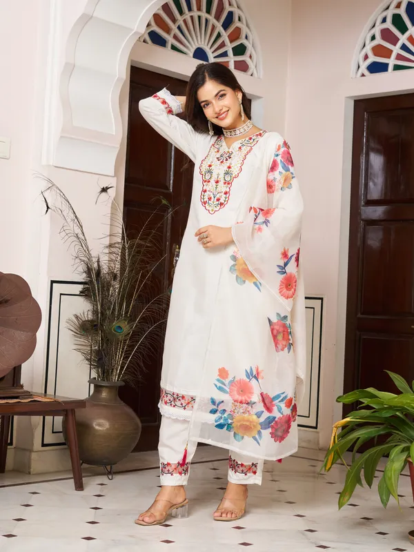 White_Chanderi_Silk_Embroidered_Kurti_With_Pant_&_Dupatta_For_Women