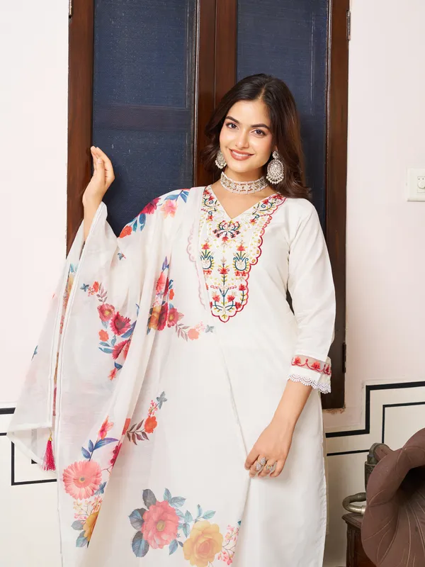 White_Chanderi_Silk_Embroidered_Kurti_With_Pant_&_Dupatta_For_Women