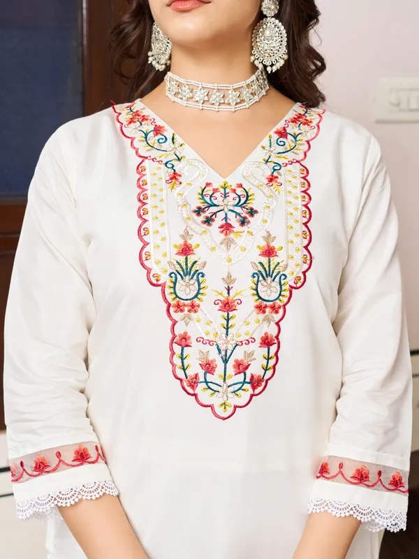 White_Chanderi_Silk_Embroidered_Kurti_With_Pant_&_Dupatta_For_Women