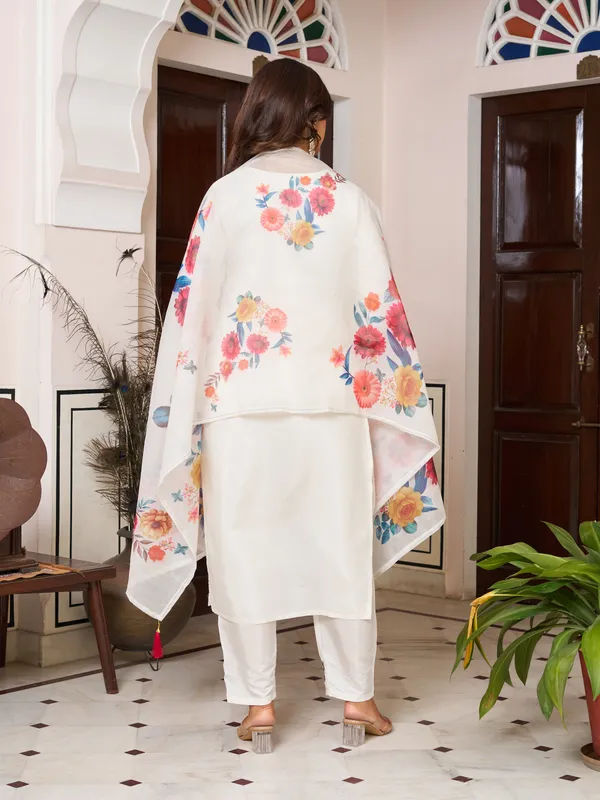 White_Chanderi_Silk_Embroidered_Kurti_With_Pant_&_Dupatta_For_Women