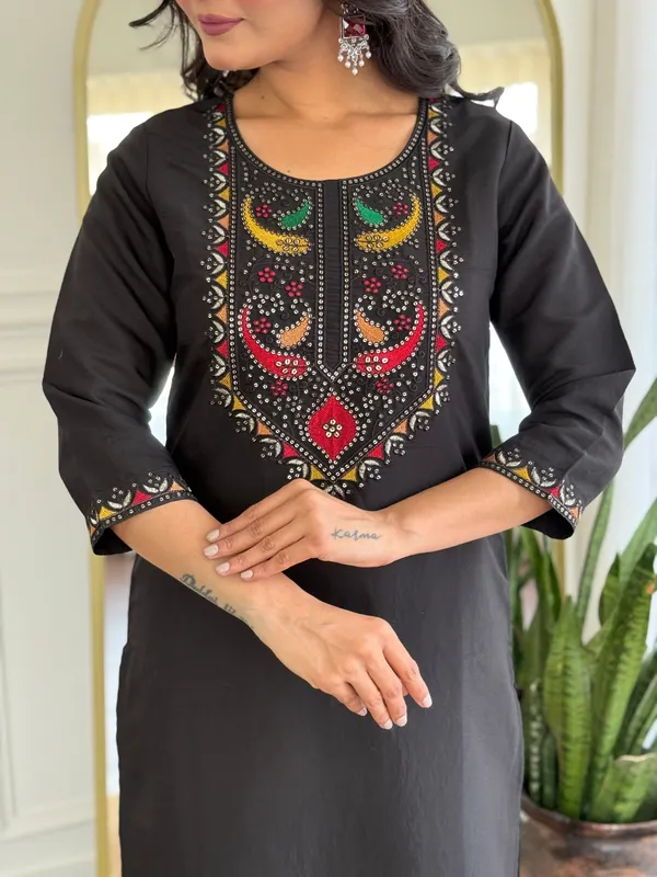 Black_Roman_Silk_Embroidery_Kurti_With_Pant_&_Dupatta_For_Women