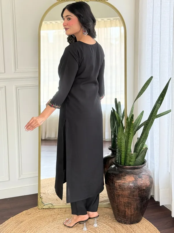 Black_Roman_Silk_Embroidery_Kurti_With_Pant_&_Dupatta_For_Women