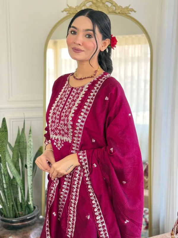 Maroon_Cp_Vichitra_Embroidery_Kurti_With_Pant_&_Dupatta_For_Women
