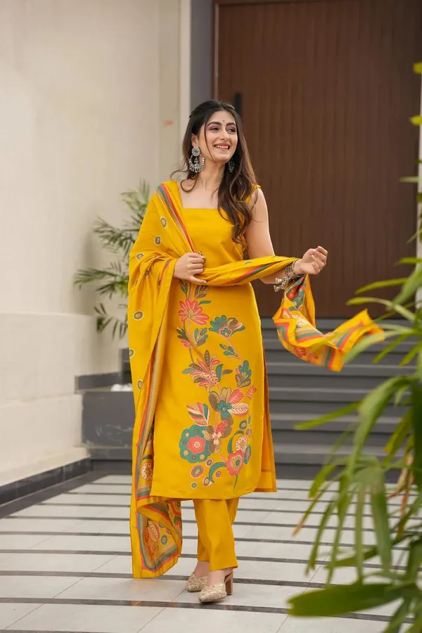 Yellow_French_Crepe_Printed_Kurti_With_Pant_&_Dupatta_For_Women