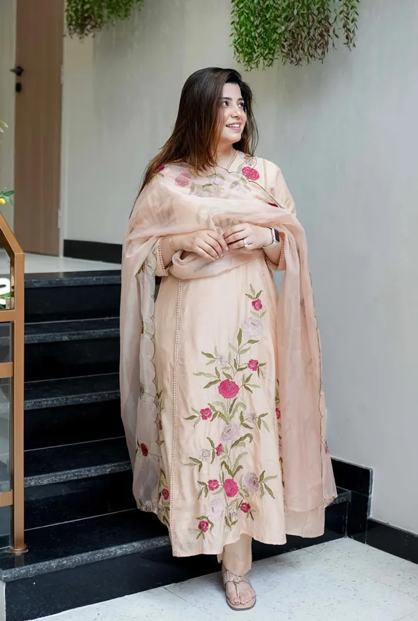 White_Bsy_Chanderi_Silk_Embroidered_Kurti_With_Pant_&_Dupatta_For_Women