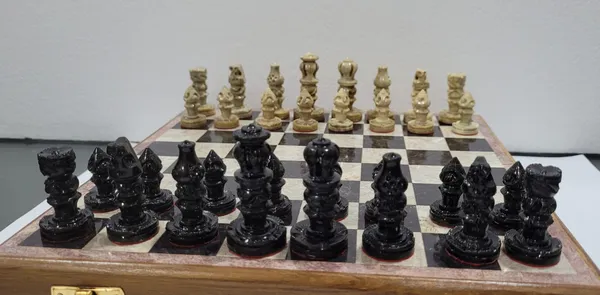 Multicolor_Handcrafted_Marble_Wooden_Chess_Set_With_Carved_Pieces