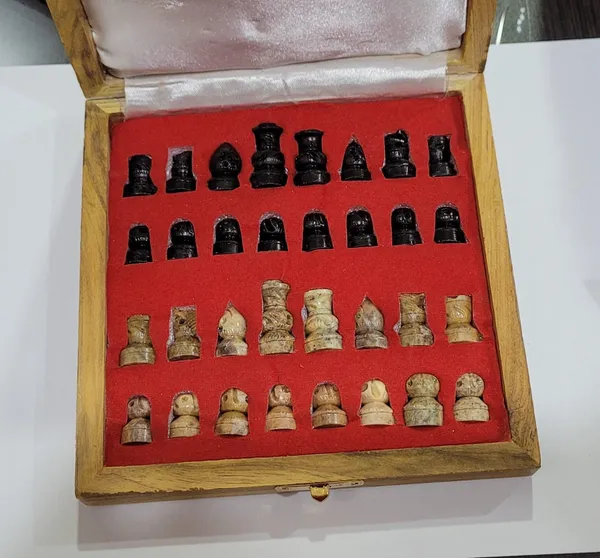 Handmade_Chess_Set_with_board